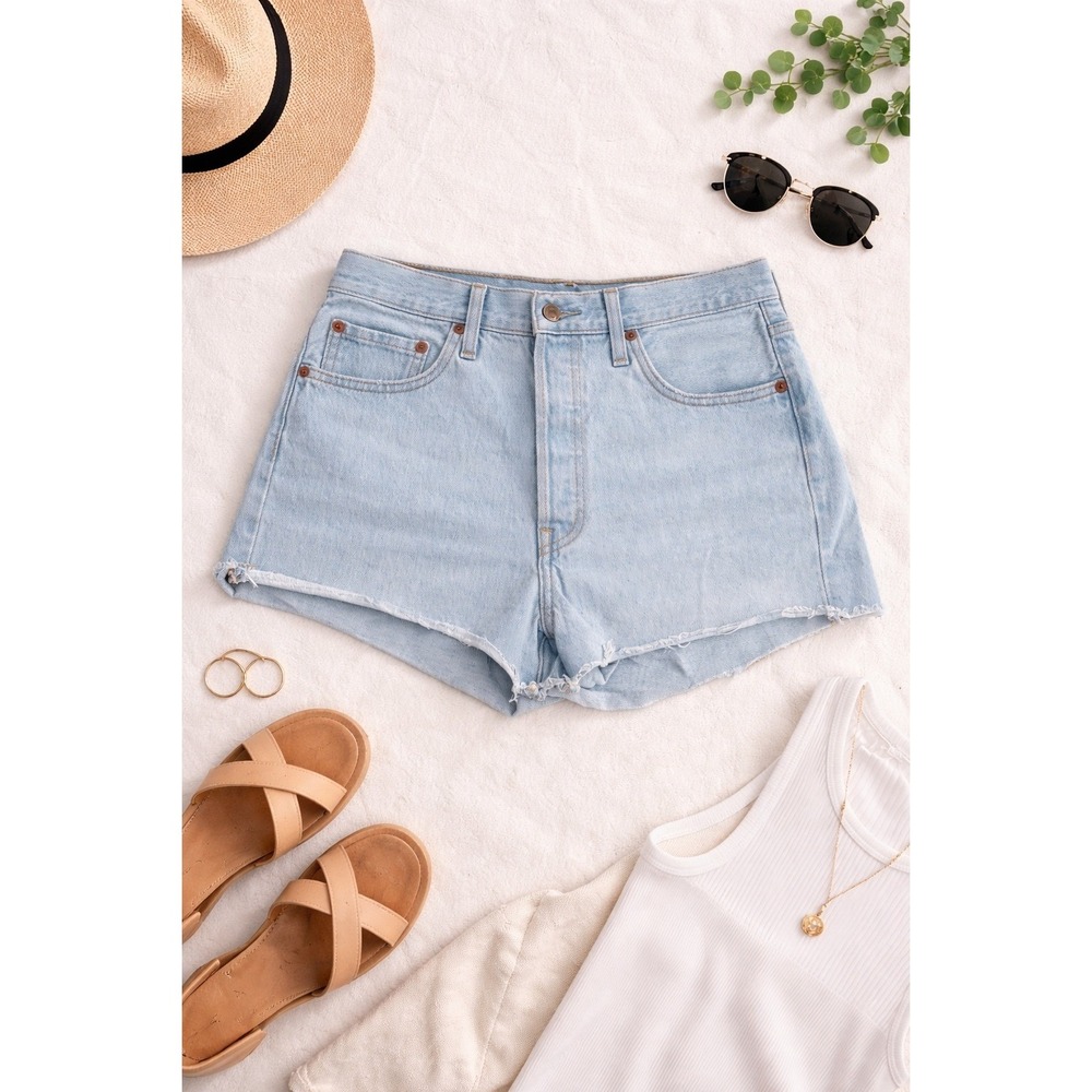 Levi's 501‎ Original Denim Shorts Women 29 Light Wash Cut Off High Waisted